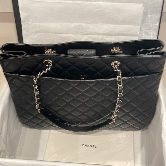 Authentic Chanel Classic Timeless Caviar Leather Tote. - Picture 5 of 12